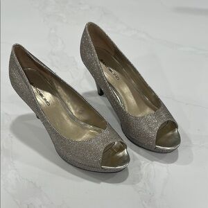 Bandolino Women's Silver Peep-Toe Heels Size 7.5